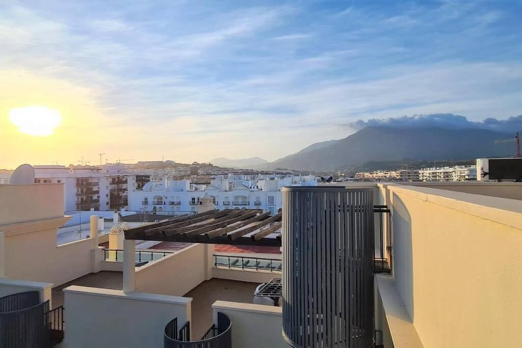 Luxury Penthouse With Ocean Views &Private Jacuzzi Daire Estepona Dış mekan fotoğraf